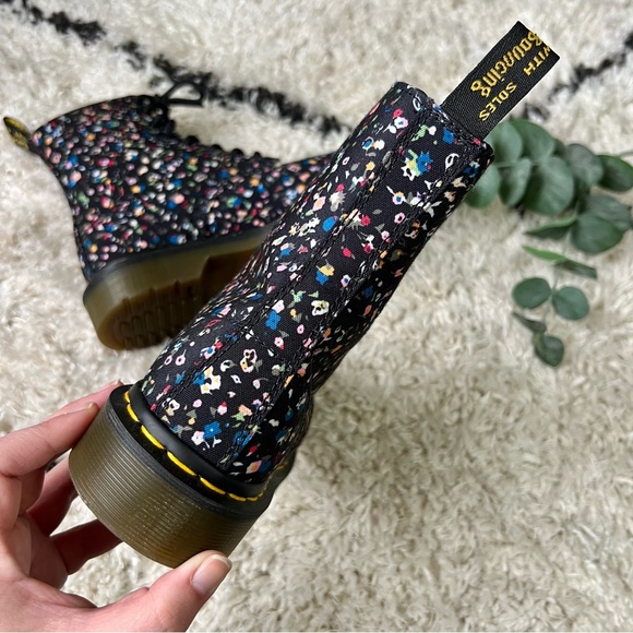 ❗️Sold❗️Dr. Martens • Page Courtney Floral Combat Boots Canvas Rubber Sole - Picture 3 of 16